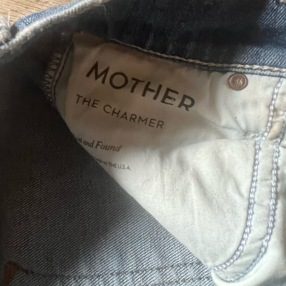 LOVE these jeans❤️ Mother’s worn in look! Great fit!!